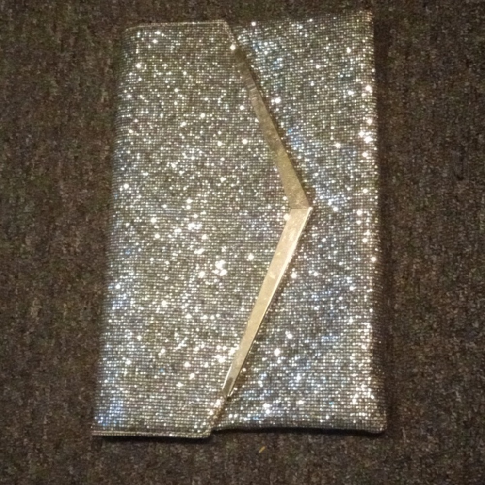Silver Clutch (missing chain)